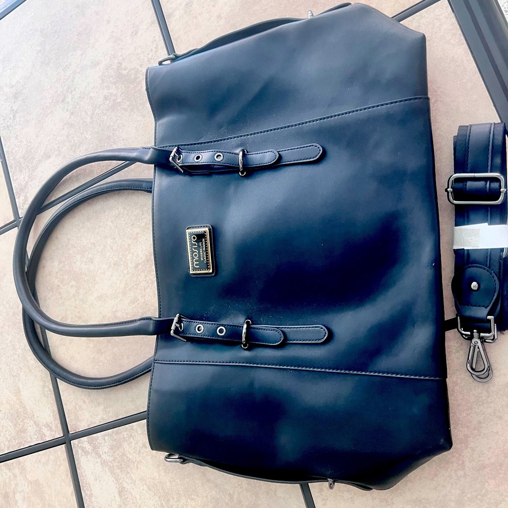 WOMENS MOSISO Business case. NWOT